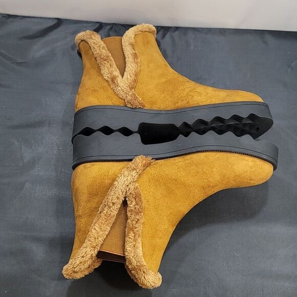 BRAND NEW AEROSOLES WOMEN'S SWALLOW CHELSEA FAUX SUEDE BOOT - Picture 9 of 16